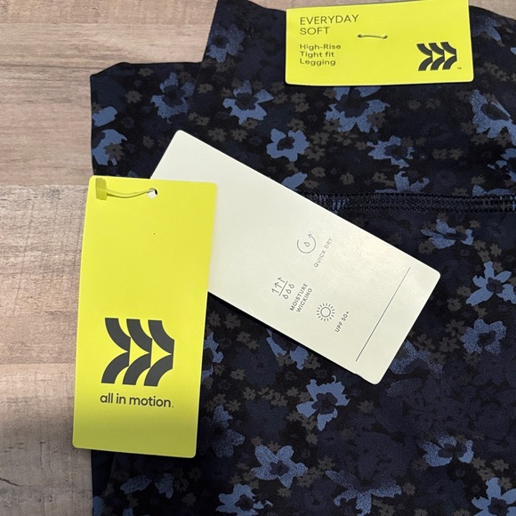 All in Motion Blue Floral Leggings - Picture 2 of 5